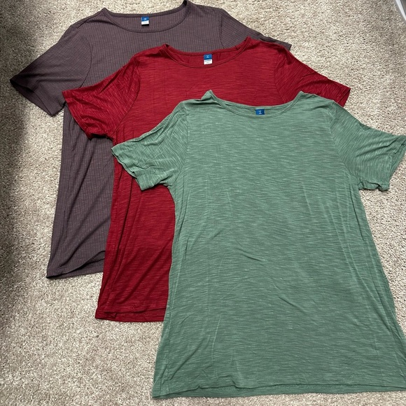 Women’s Old Navy Crew Neck Shortsleeve Tees - Picture 1 of 5